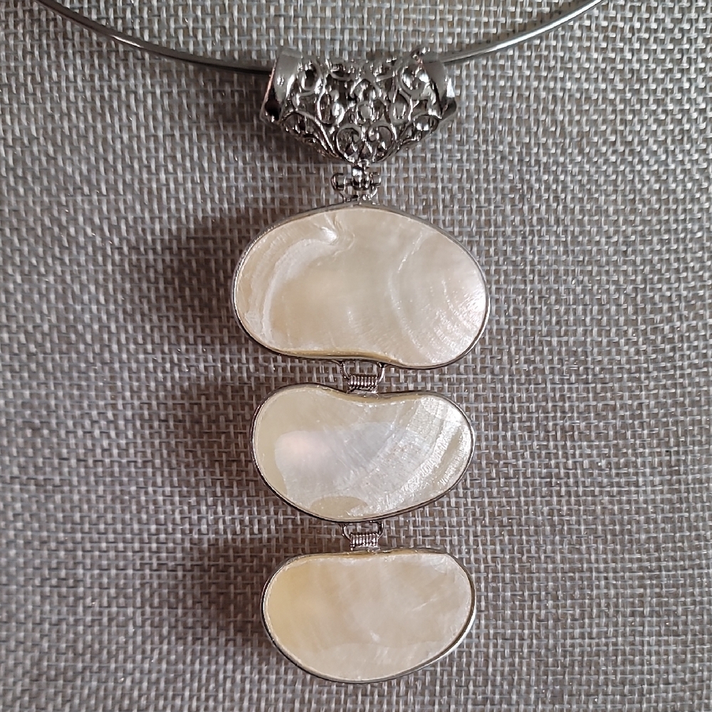 White Shell Choker NWT - Picture 3 of 5
